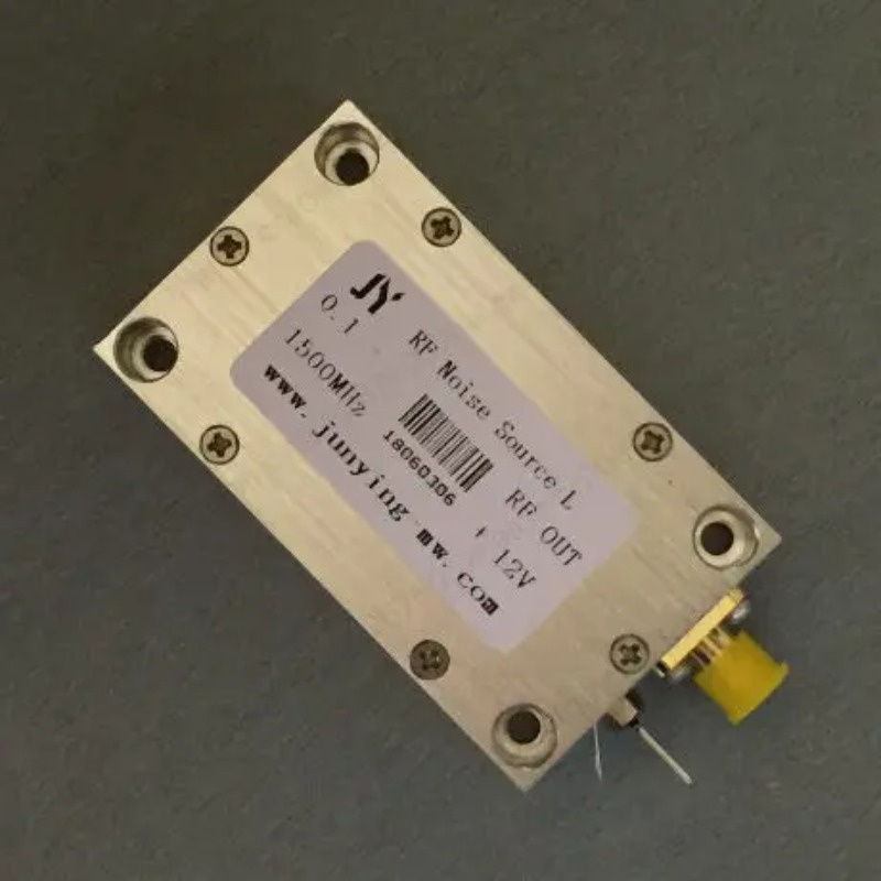 Spectrum Analyzer Tracking Generator 1.5Ghz - エンジニアリンググレードのRFノイズ信号源 信号発生器 スペクトラムアナライザ トラッキングソース +7dBm 1.5GHz